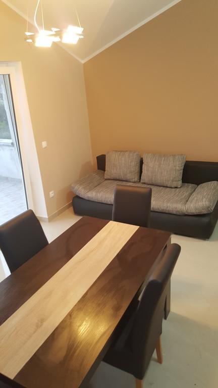 Apartments Lena Sutomiscica ภายนอก รูปภาพ