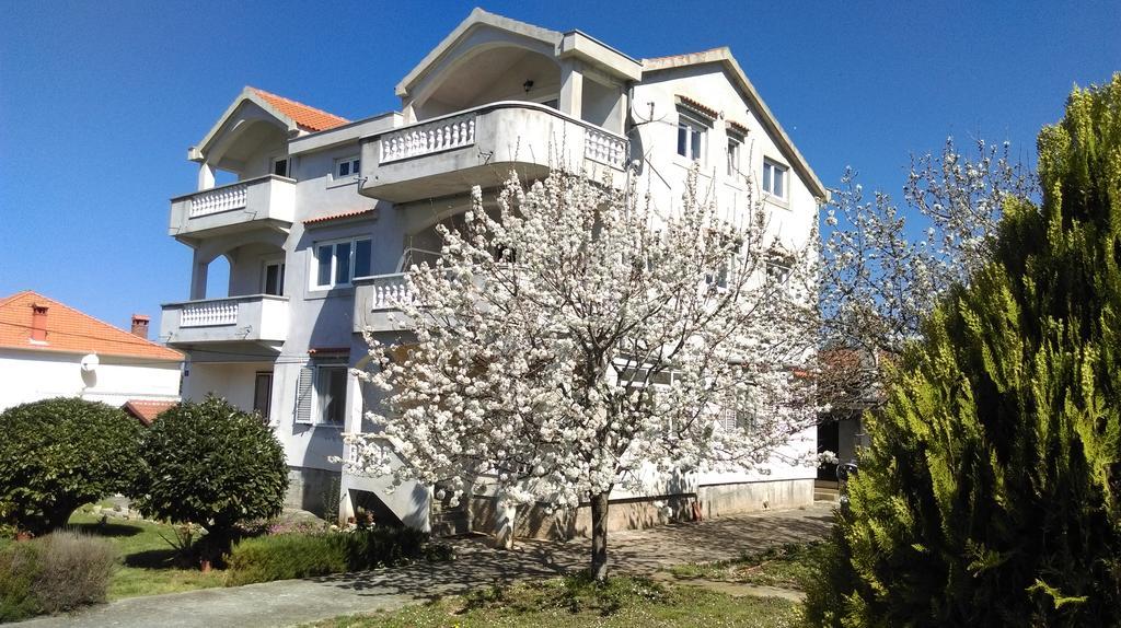 Apartments Lena Sutomiscica ภายนอก รูปภาพ