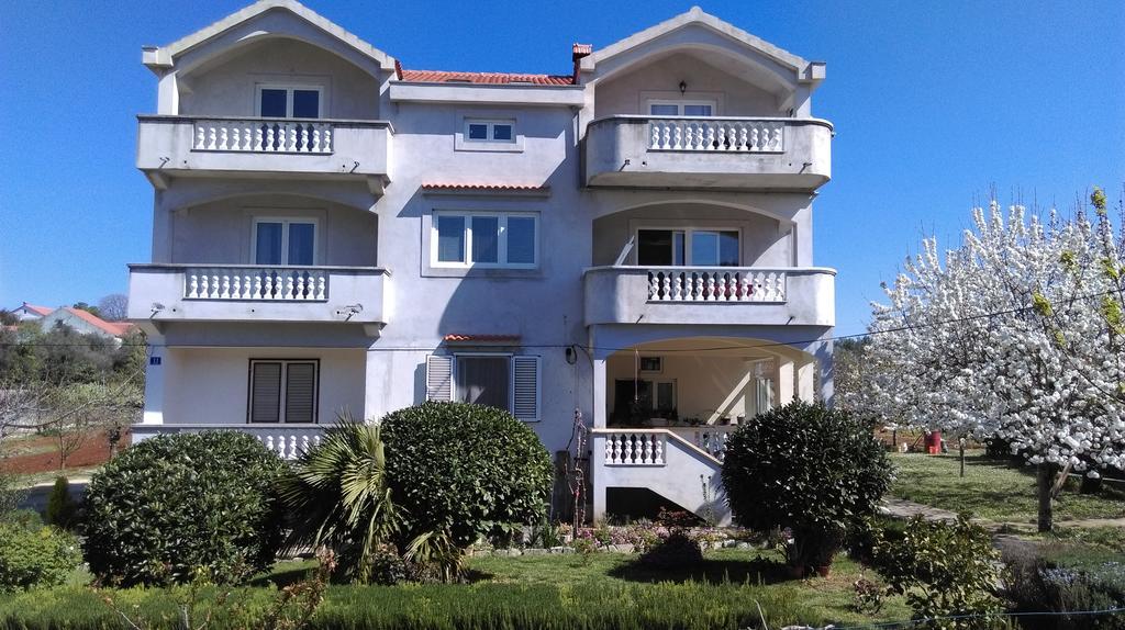 Apartments Lena Sutomiscica ภายนอก รูปภาพ