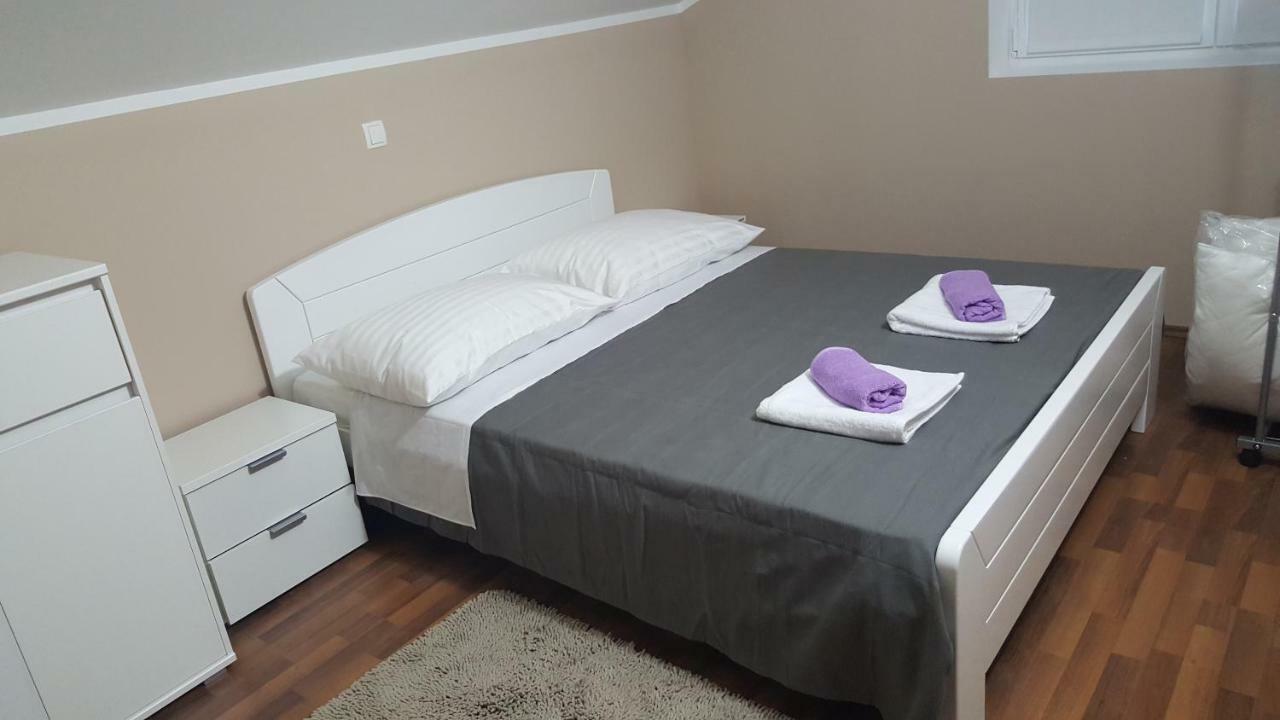 Apartments Lena Sutomiscica ภายนอก รูปภาพ